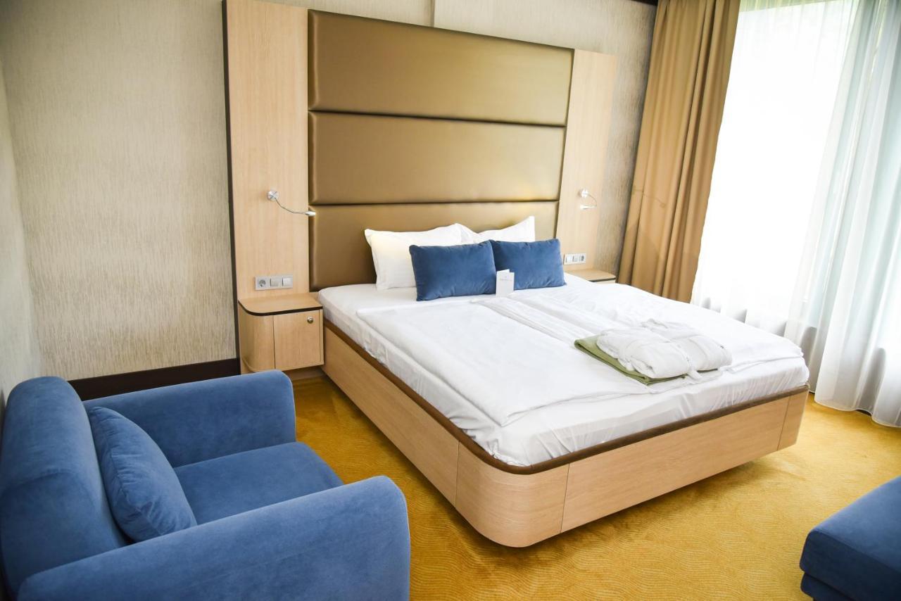 Portobello Wellness & Yacht Hotel Esztergom Ngoại thất bức ảnh