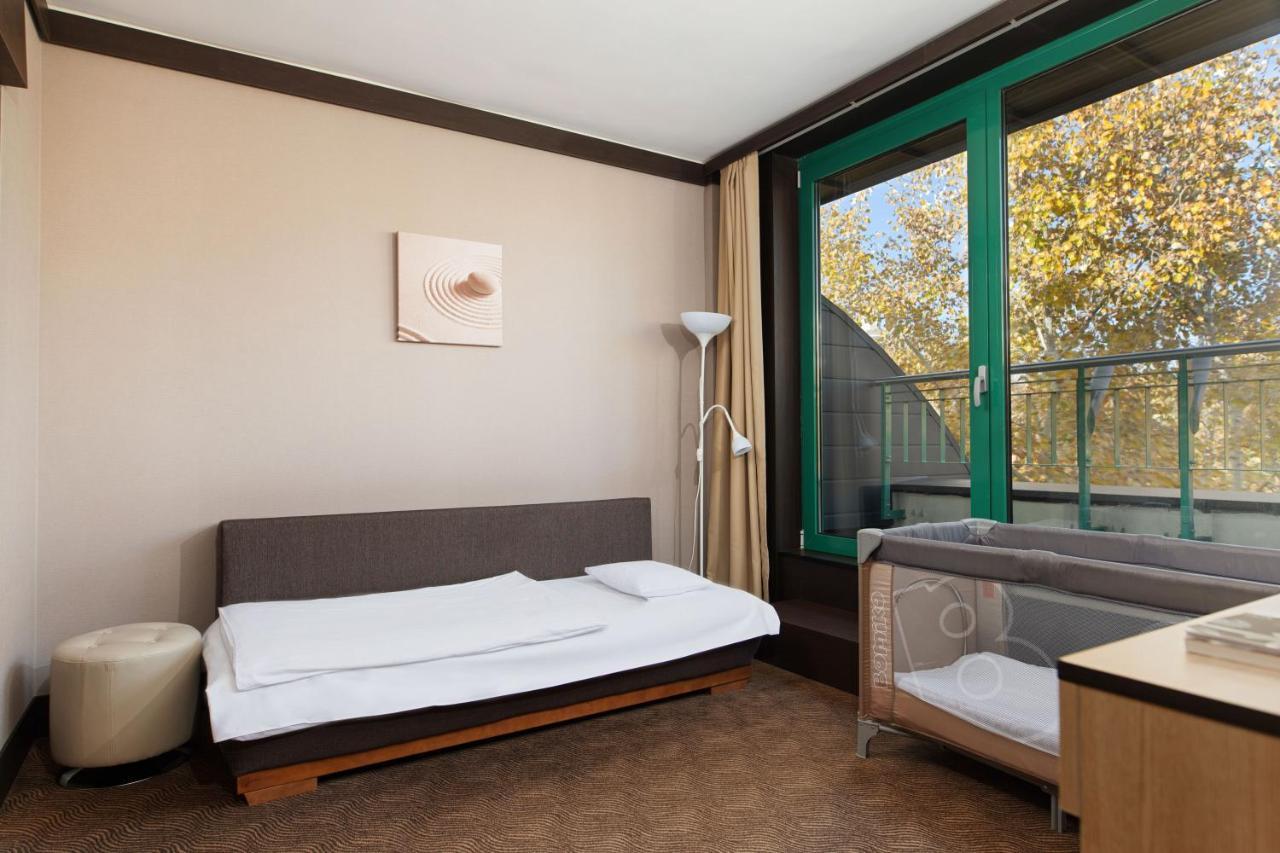 Portobello Wellness & Yacht Hotel Esztergom Ngoại thất bức ảnh