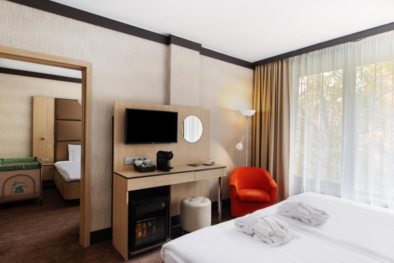 Portobello Wellness & Yacht Hotel Esztergom Ngoại thất bức ảnh